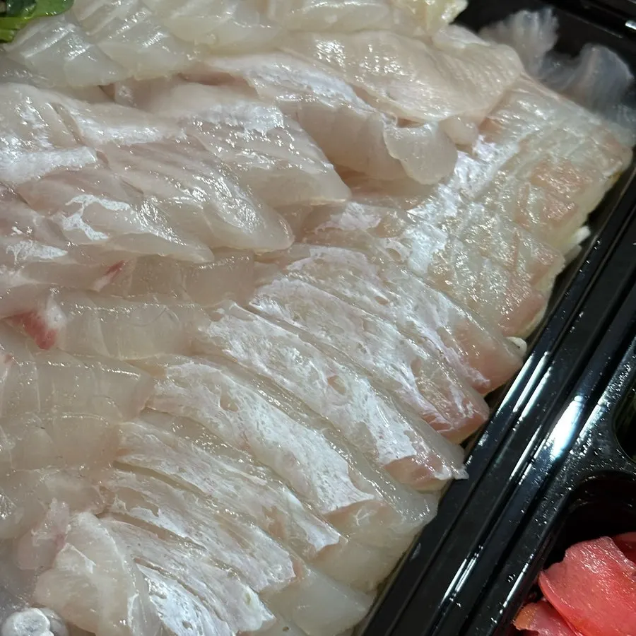 Large flounder and red seabream sashimi
