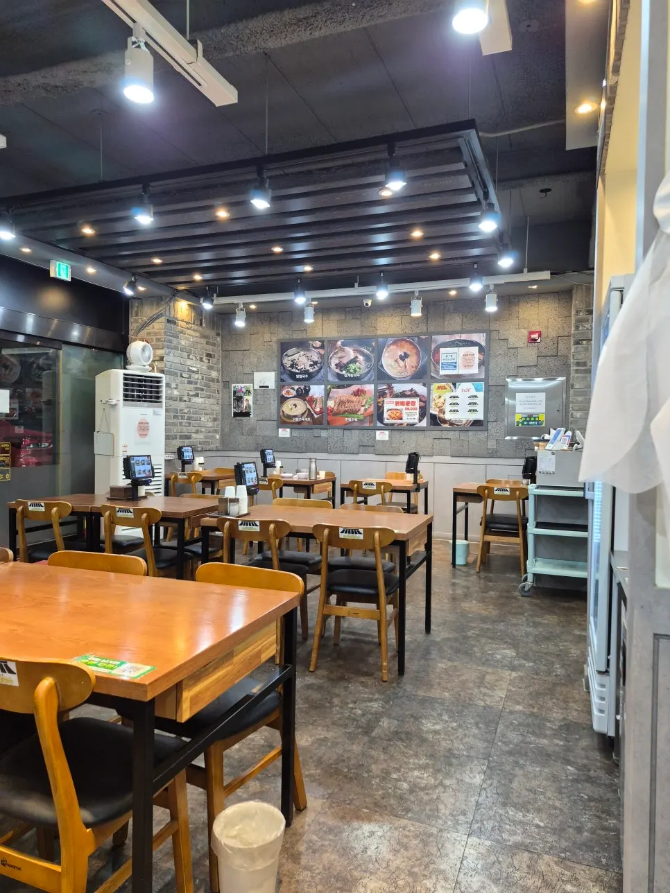 한양닭칼국수 본점 내부 좌석