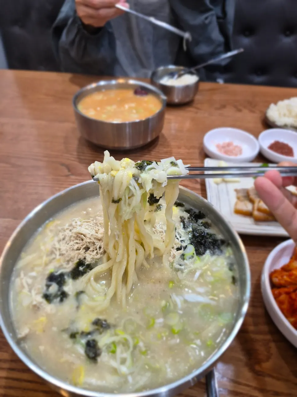 한양닭칼국수 한 그릇