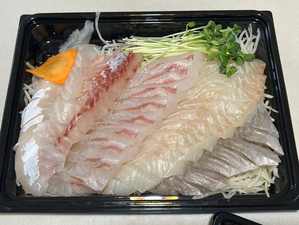 Yeongjae Susan sashimi takeaway from Garak Market