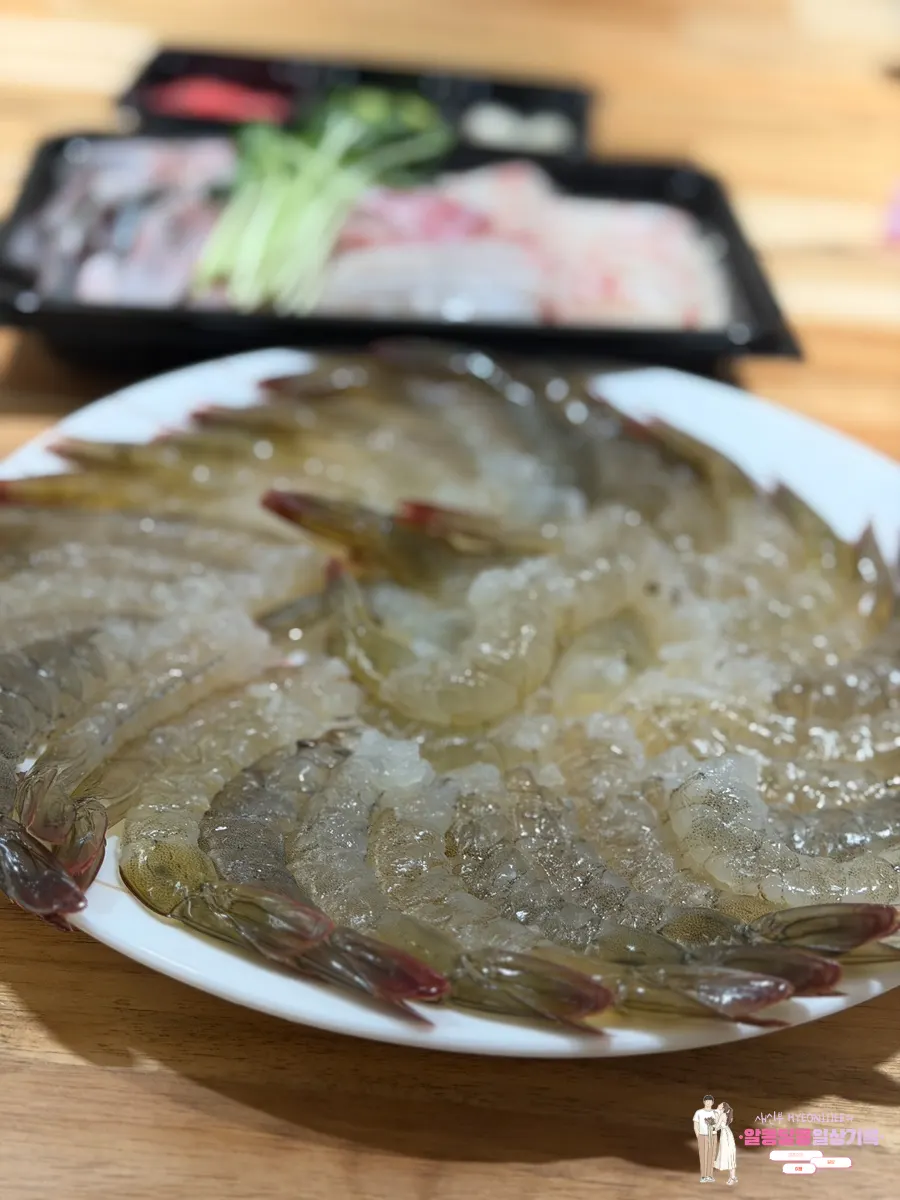 껍질 벗긴 생새우 살