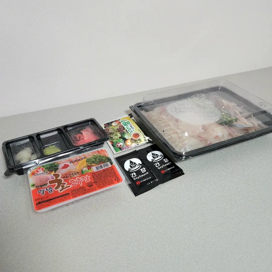 Sashimi packed in a cooler bag with an ice pack
