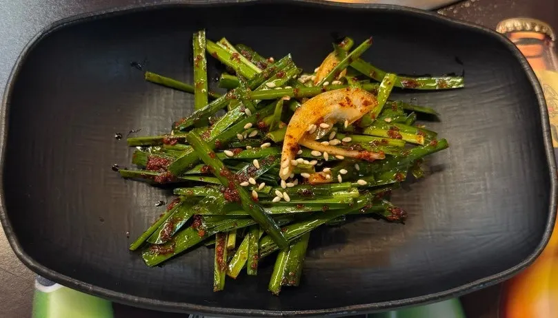 Tangy chive salad side dish