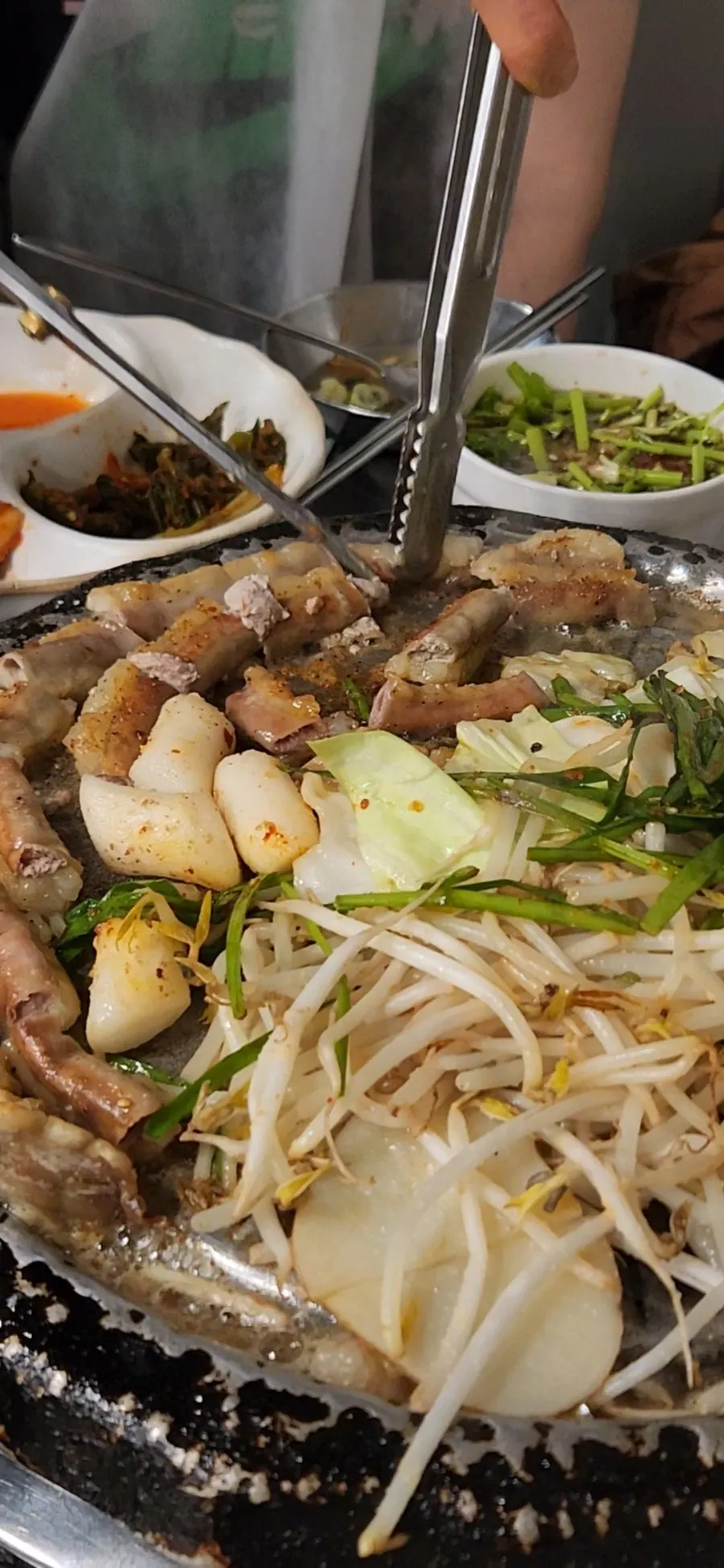 Crispy grilled rice cakes with gopchang