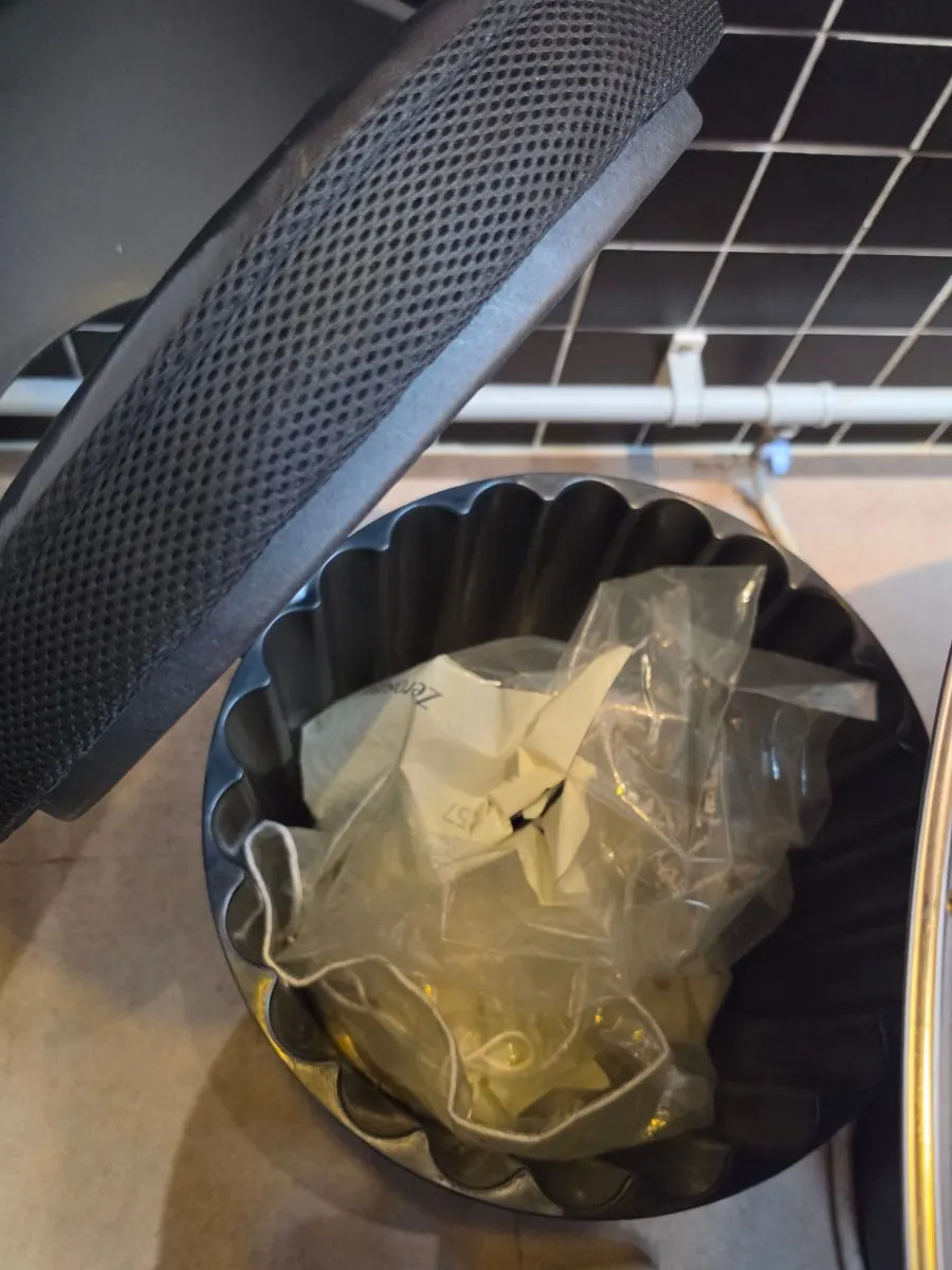 換気設備と座席が整えられたミダンハヌコプチャンのテーブル