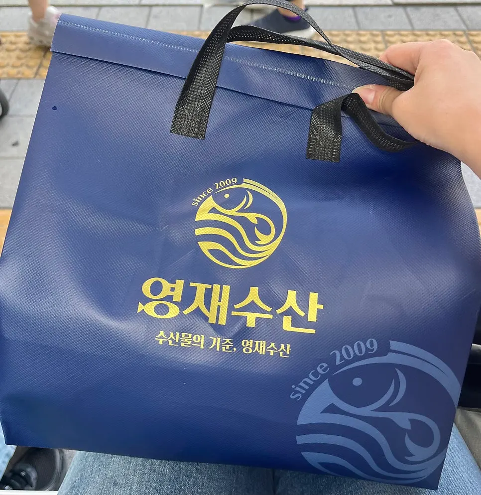 회와 매운탕거리를 담아준 보냉 쇼핑백