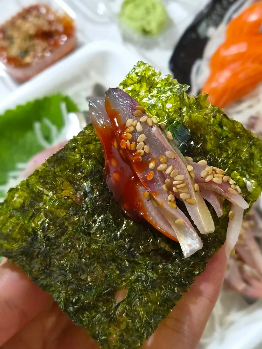 Photo showing the texture of the live fish assortment