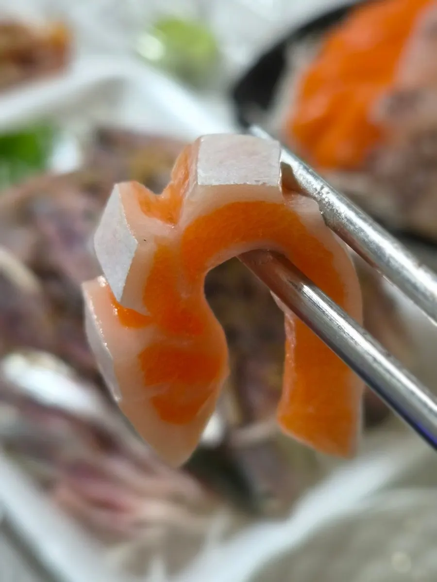 Photo showing the texture of the live fish assortment