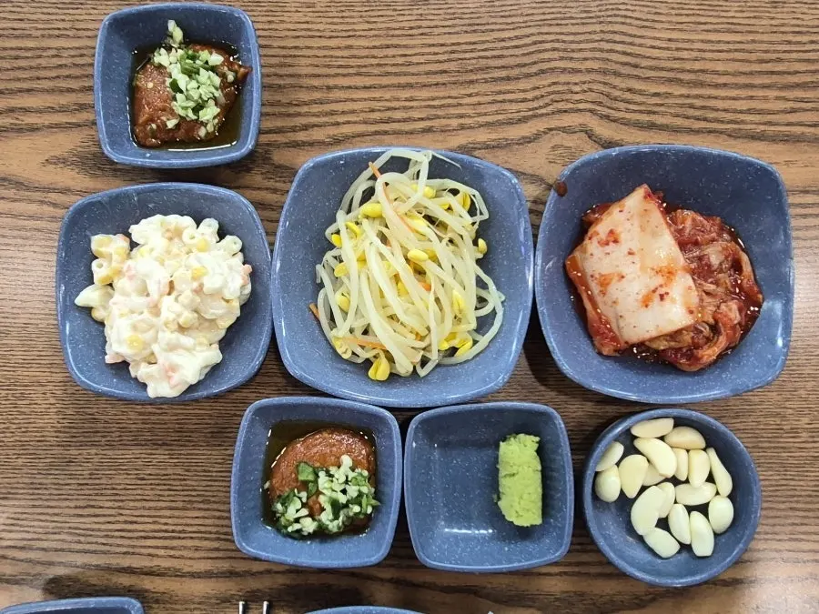 Table setting with makjang dip and macaroni salad at the Garak Mall food court