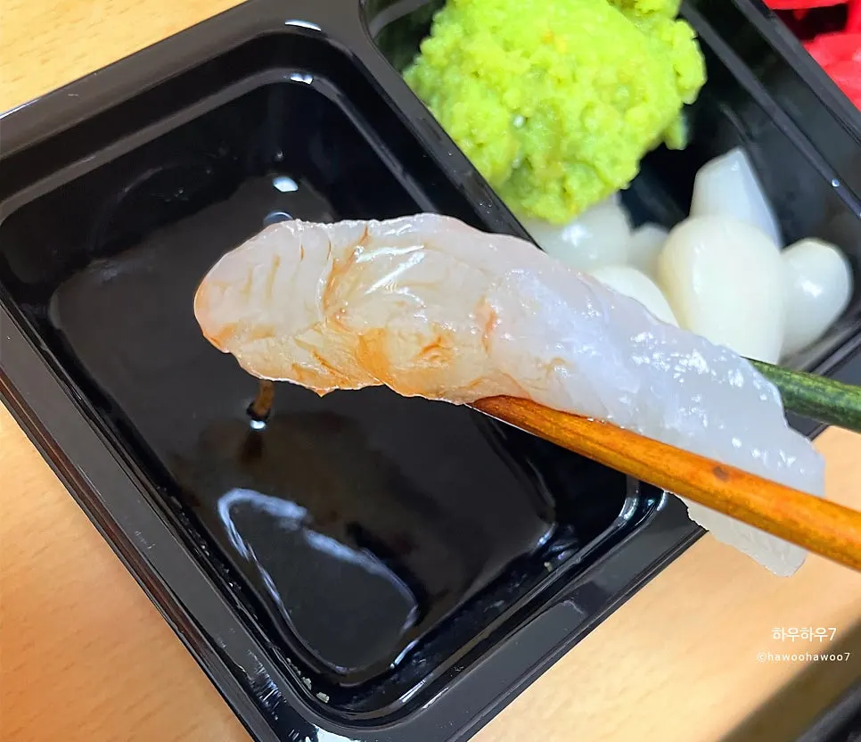 정갈하게 줄지어 담긴 모둠회