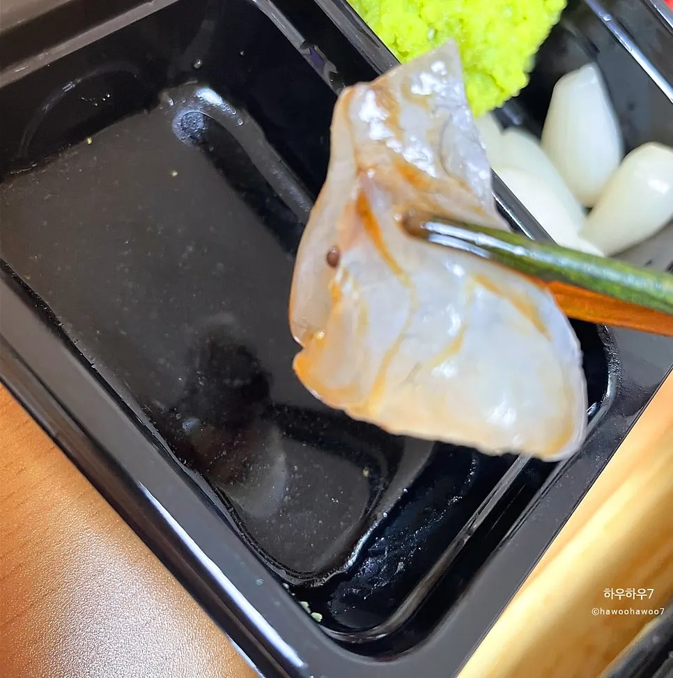 대사이즈 원물로 썰어낸 회 클로즈업