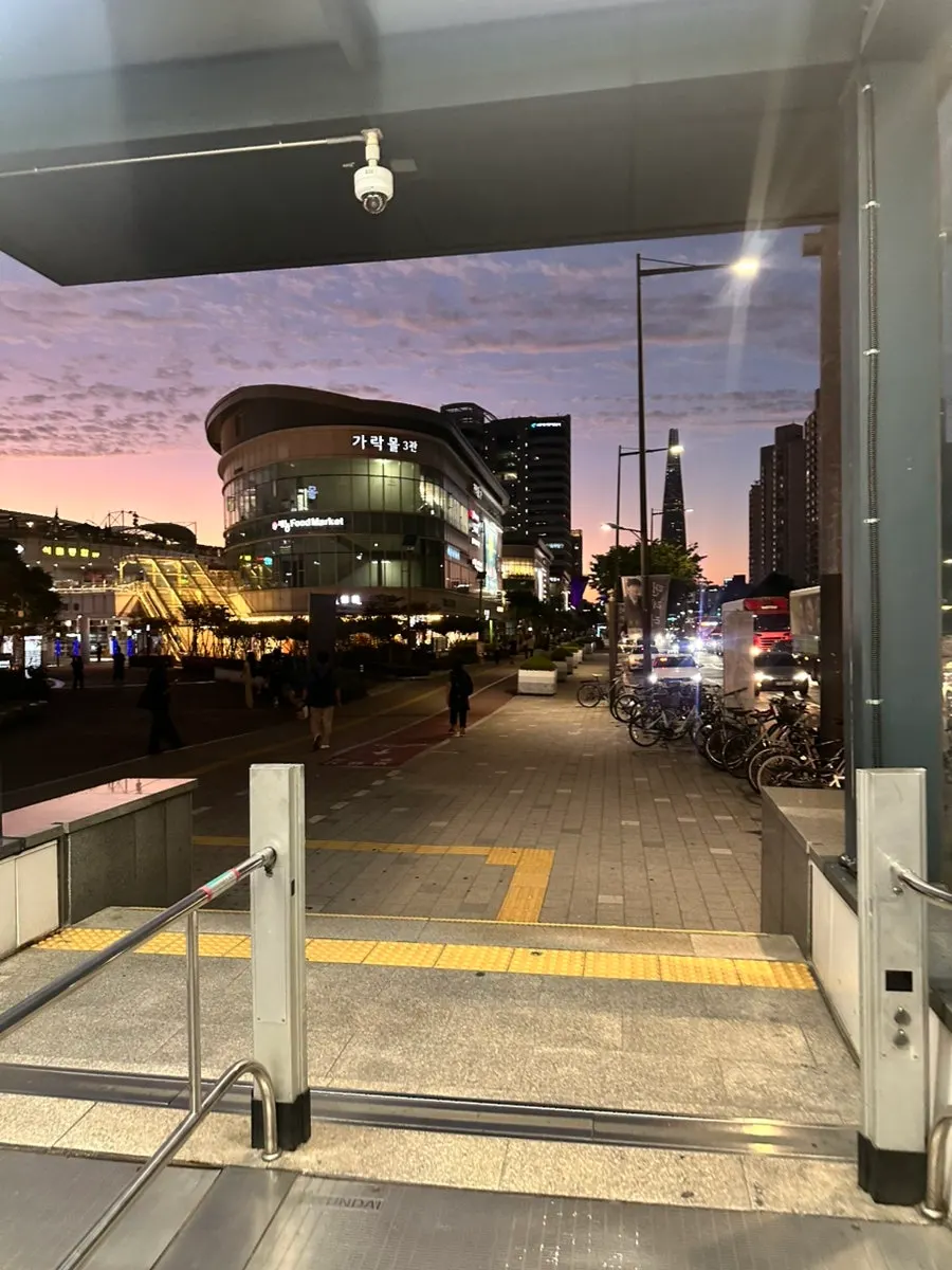 First look at the Gaklak Market seafood market