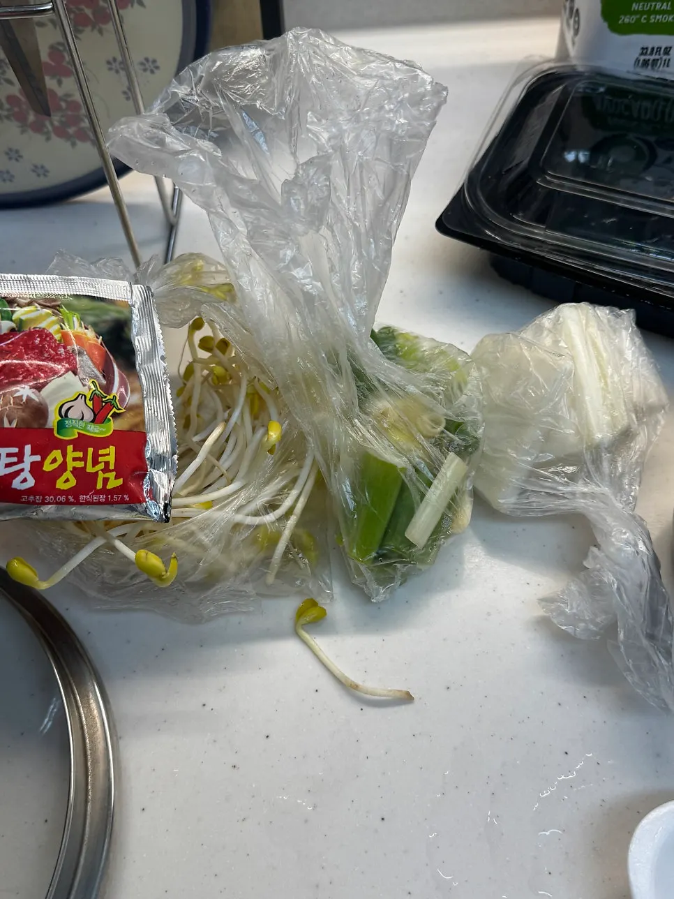 Maeuntang ingredients including three whole fish heads