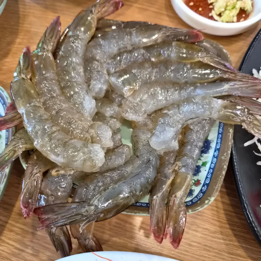 Peeled shrimp meat