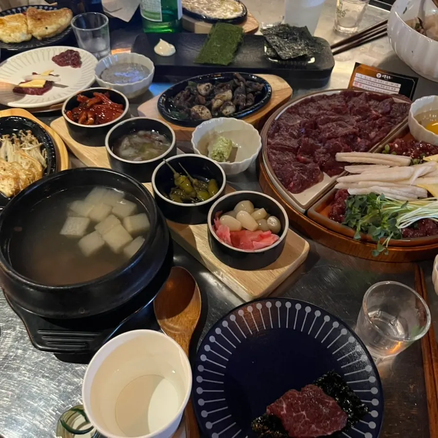 신선한 육회 한 접시