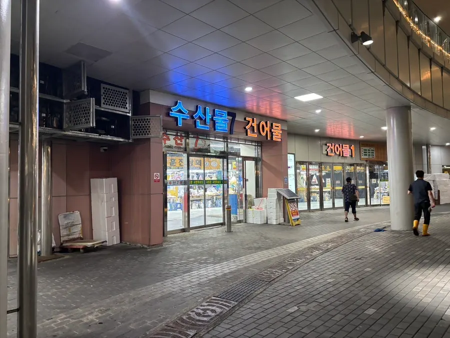 Sign for the specialty restaurant zone at Gaklak Mall
