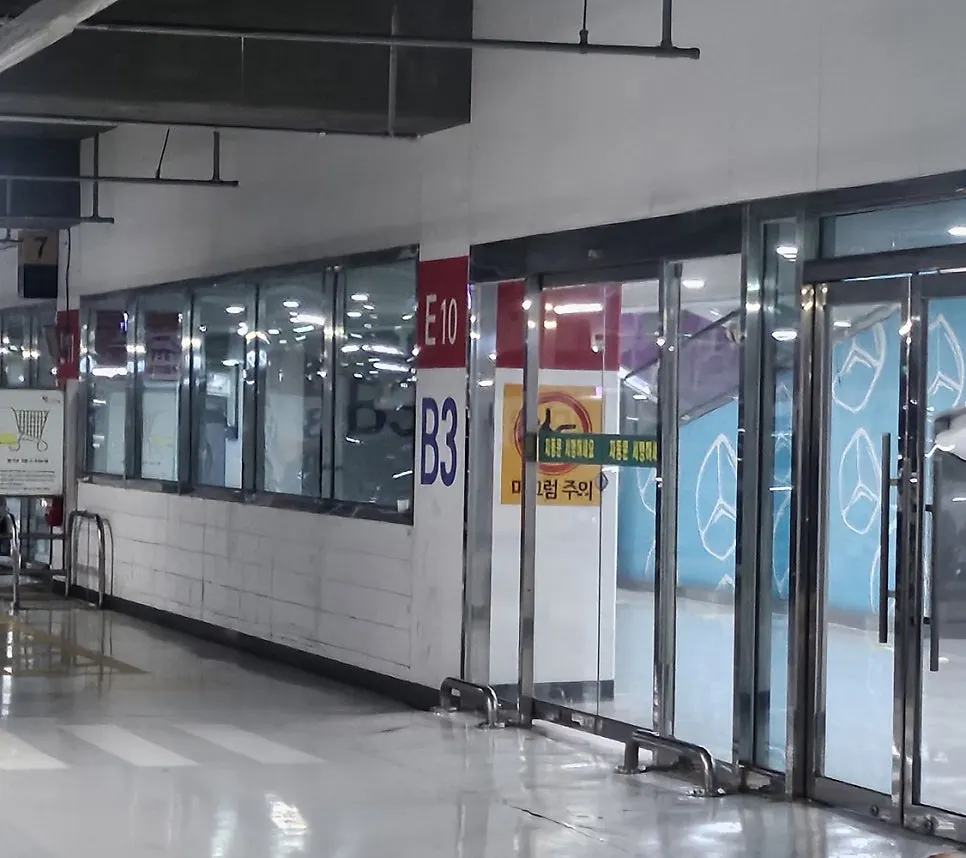 Escalator entrance from Garak Mall's basement parking lot