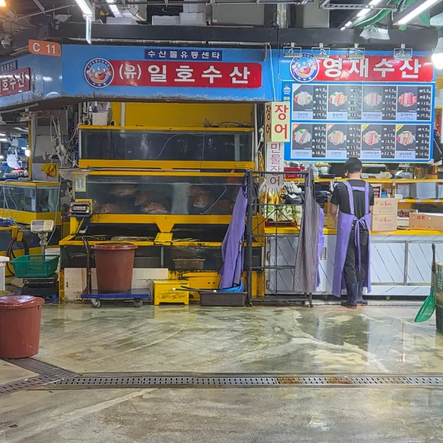 Entrance to Yeongjae Susan on the 1st floor of Garak Mall's sales building