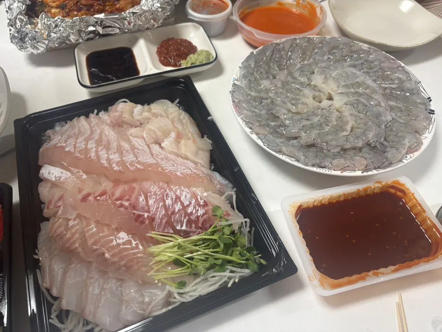A plate of nong-cham-gwang sashimi (small) laid out at home