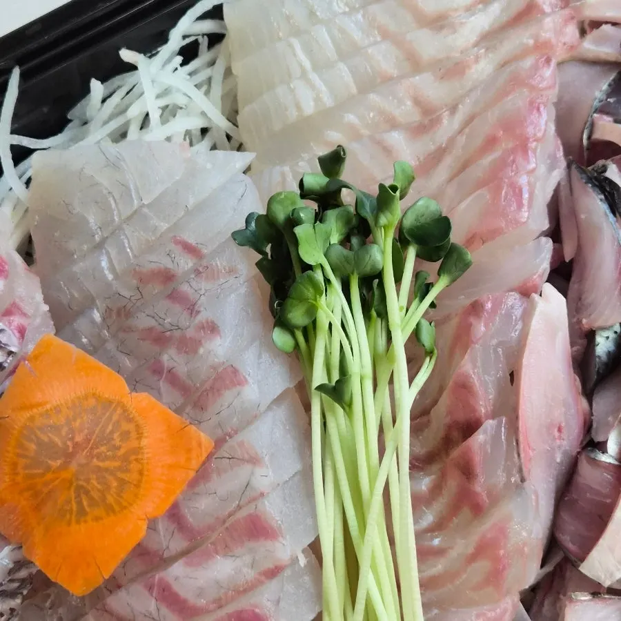 Gizzard shad sashimi dipped in vinegar-chili sauce