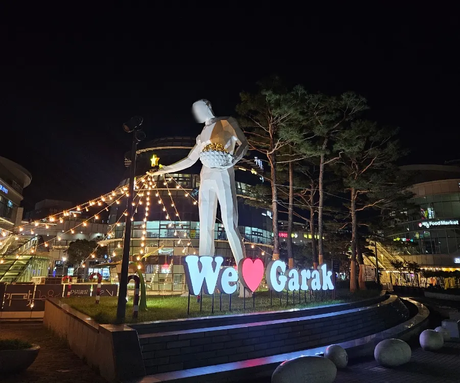 Evening walk around Garak Market