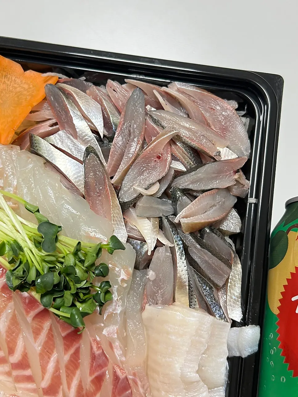 수북하게 담긴 전어 세꼬시