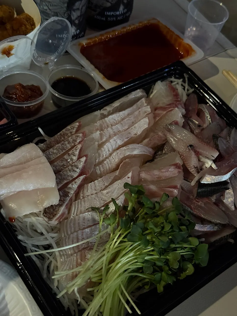 뚝섬한강공원 돗자리 위에 펼친 전광참회 포장