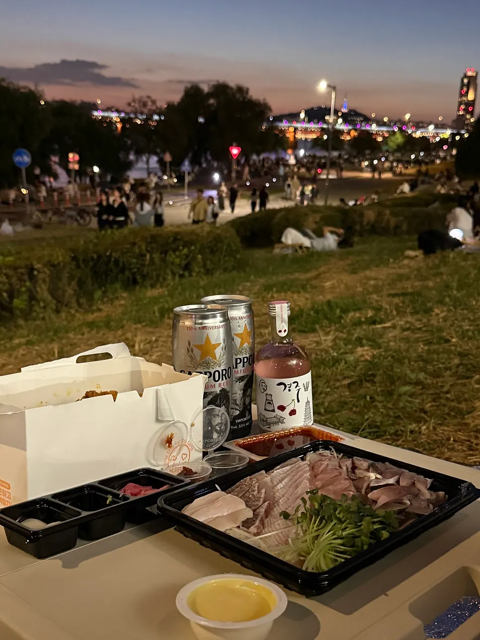 빽빽하게 담긴 전어 광어 참돔 회