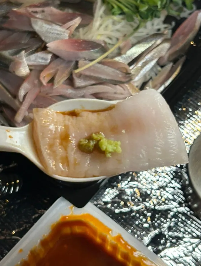 한강뷰와 함께한 회와 멍게 상차림
