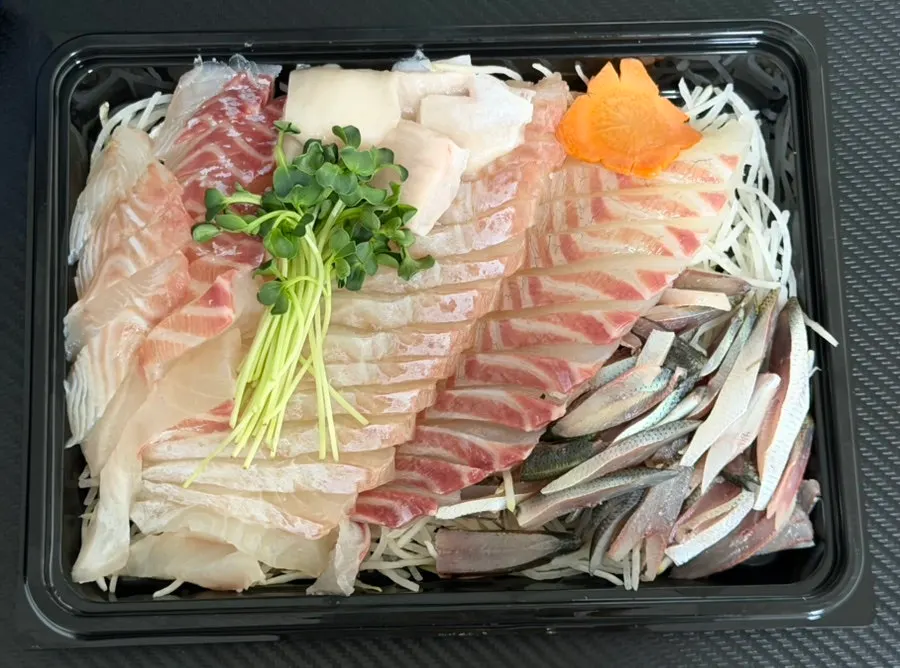 빽빽하게 담긴 전어·광어·참돔 전광참회 소자