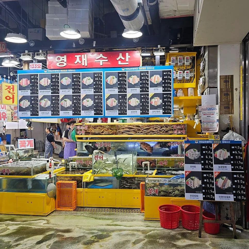 Sashimi and seasonal seafood in the tanks at Yeongjae Susan