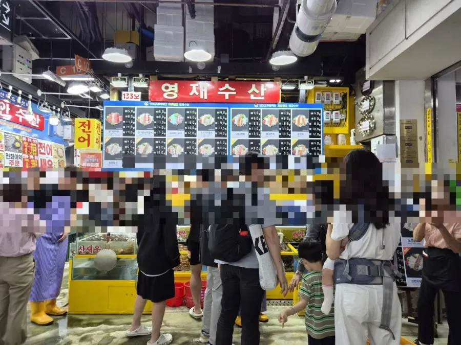 Storefront of Yeongjae Susan on the 1st floor of Garak Mall's sales building