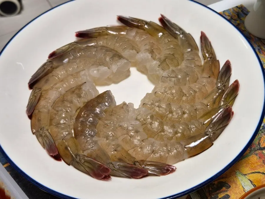Plate of home-prepared live shrimp sashimi