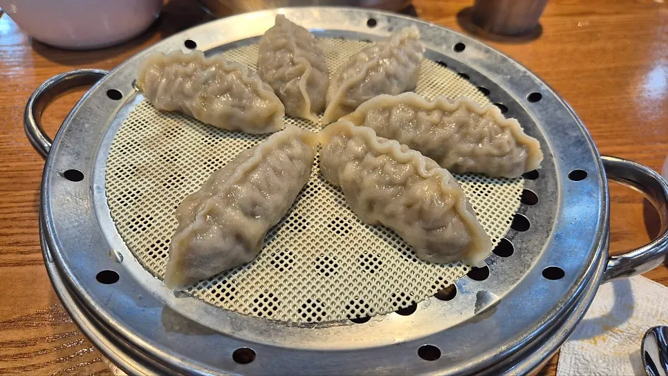 Chicken kalguksu photo with laver topping