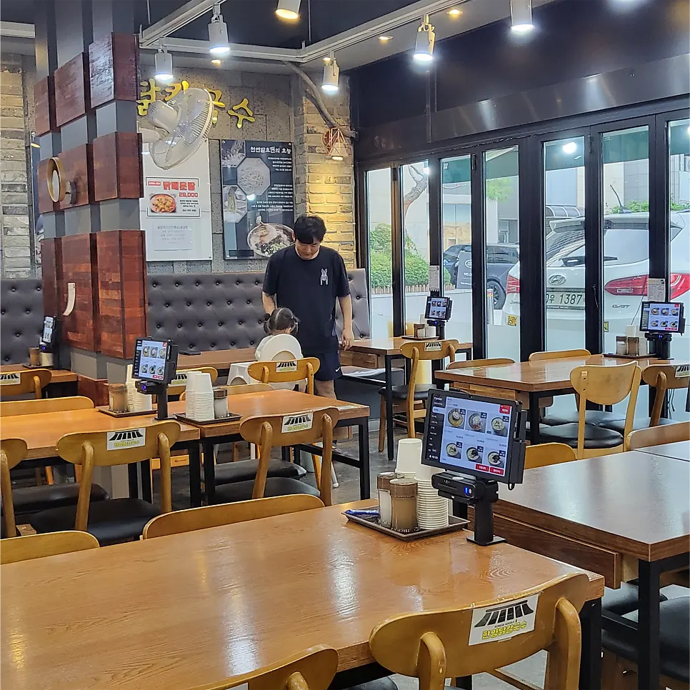 가락동 골목의 한양닭칼국수 외관