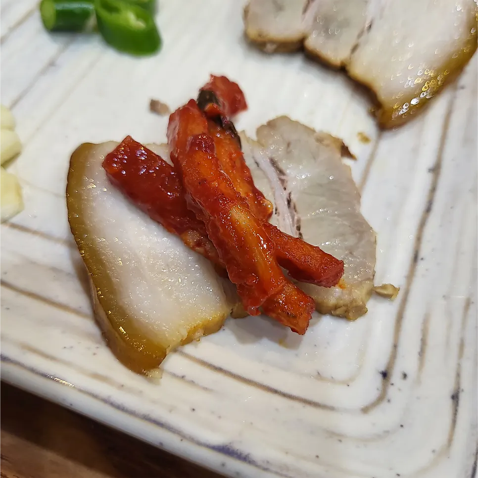 아기와 함께 주문한 얇게 썬 수육