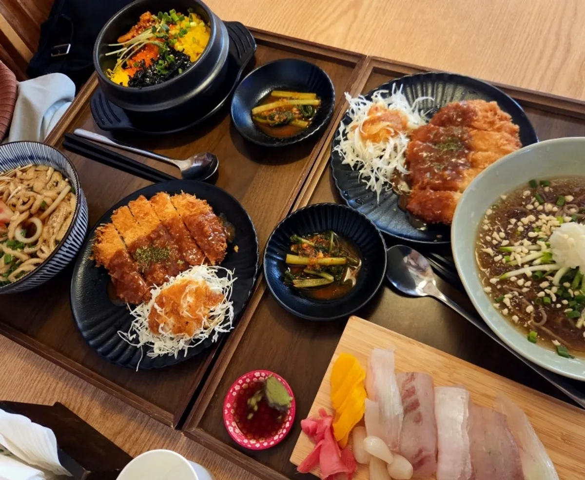 생선초밥세트와 알밥세트 한 상