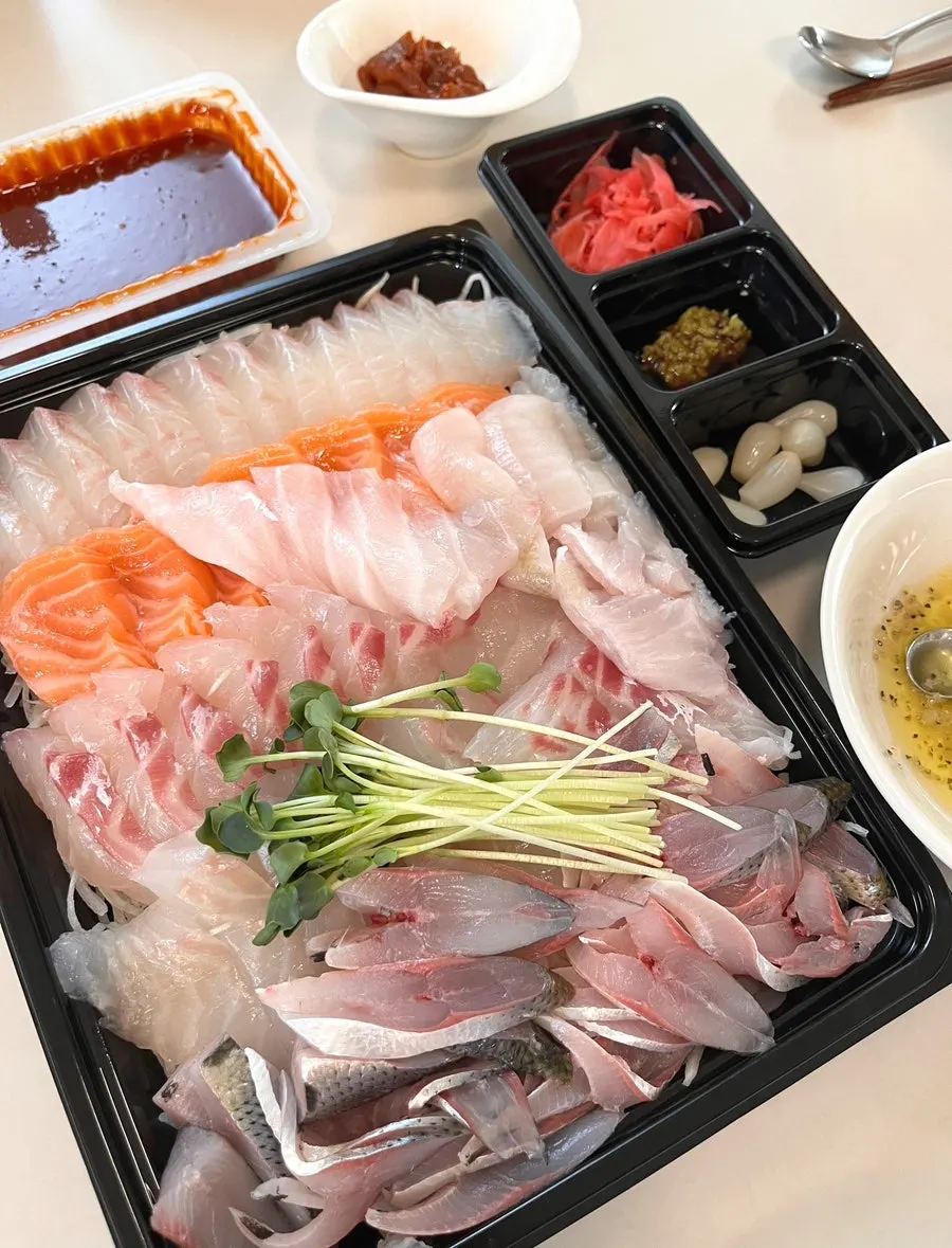 윤기 흐르는 전광참회와 연어