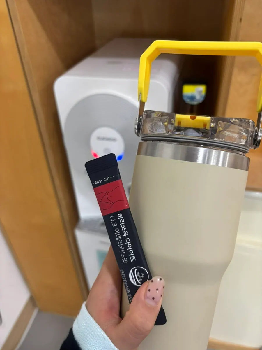 Product description shot of garcinia-containing diet stick coffee