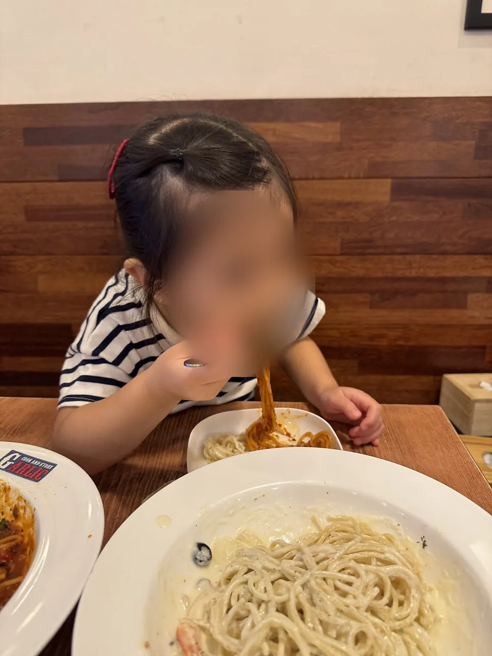 Tomato pasta and cream pasta placed side by side