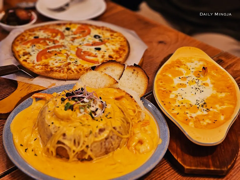Western-style dishes laid out on the table at Garlic Cook & Story