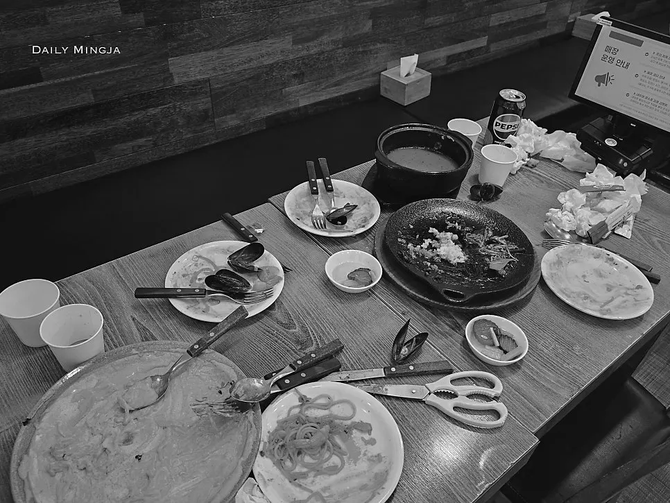 The table after finishing the meal at Garlic Cook & Story