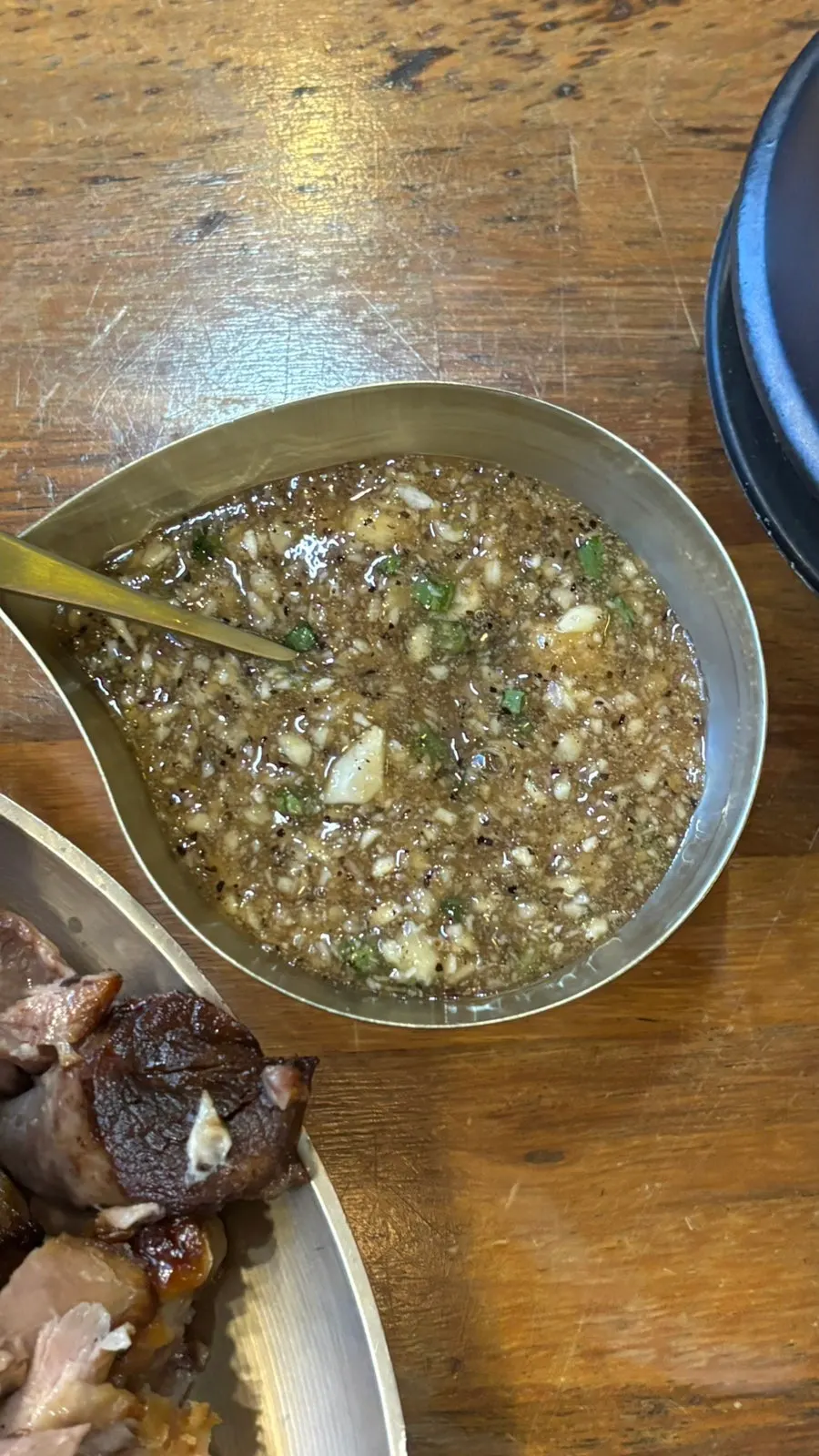 마늘족발 접시 가까이 본 모습