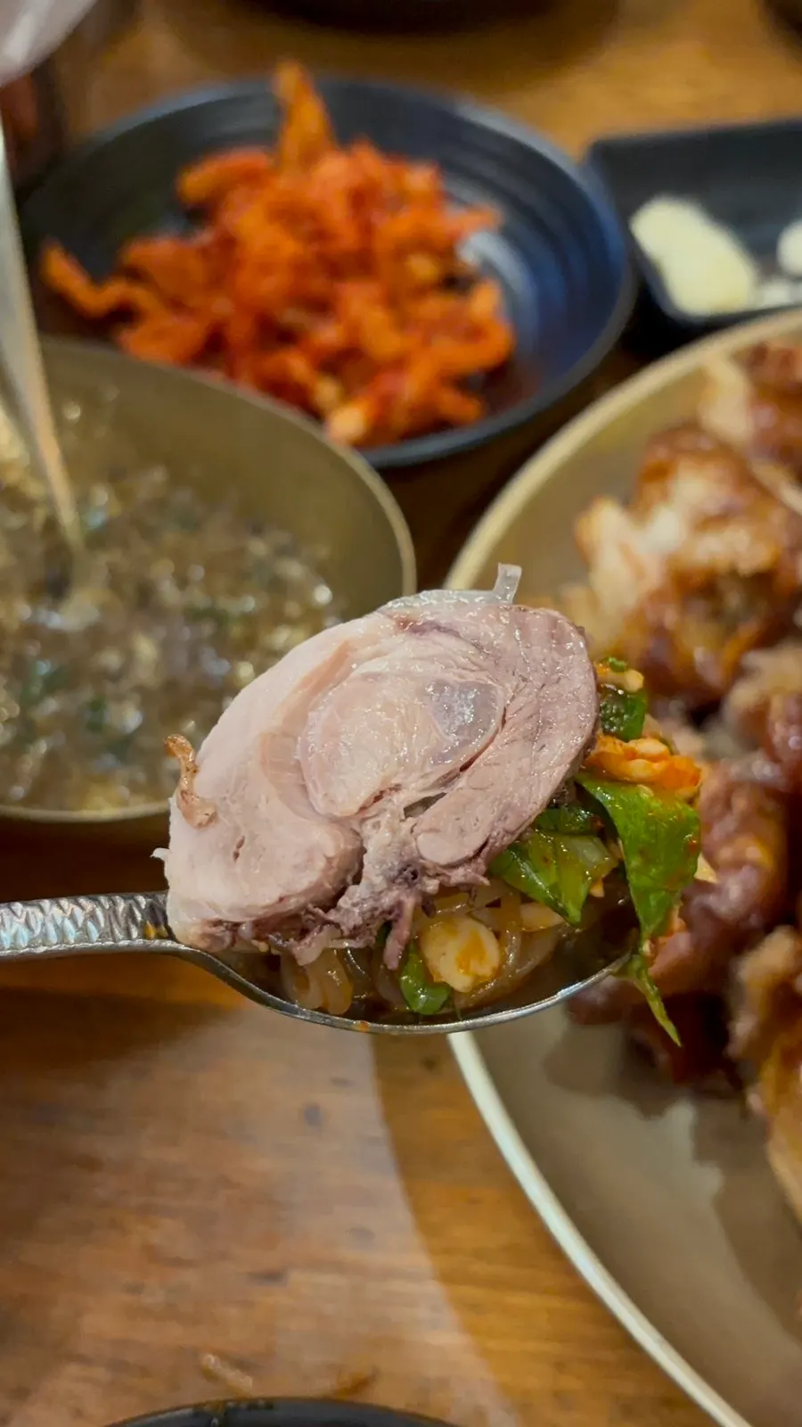 부드러운 살코기 부위 족발