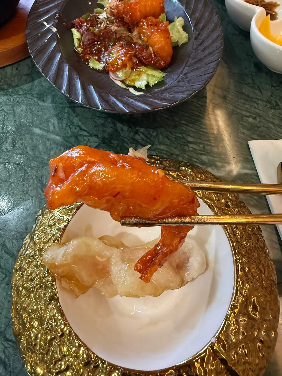 ぷりぷりのエビが入った鰹節チリエビ