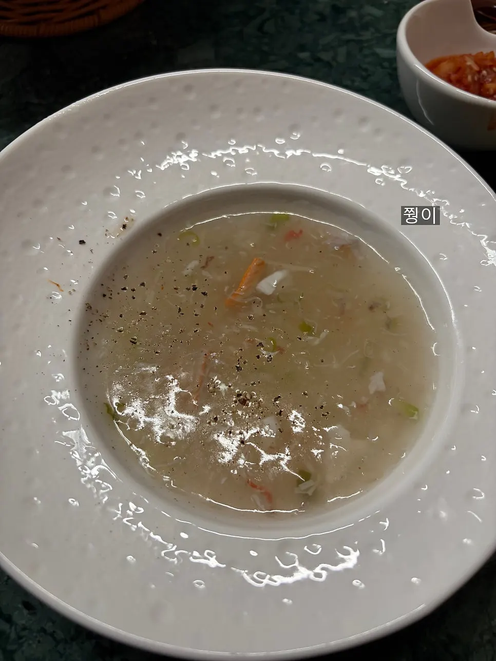 코스 첫 순서 속초 대게살 스프