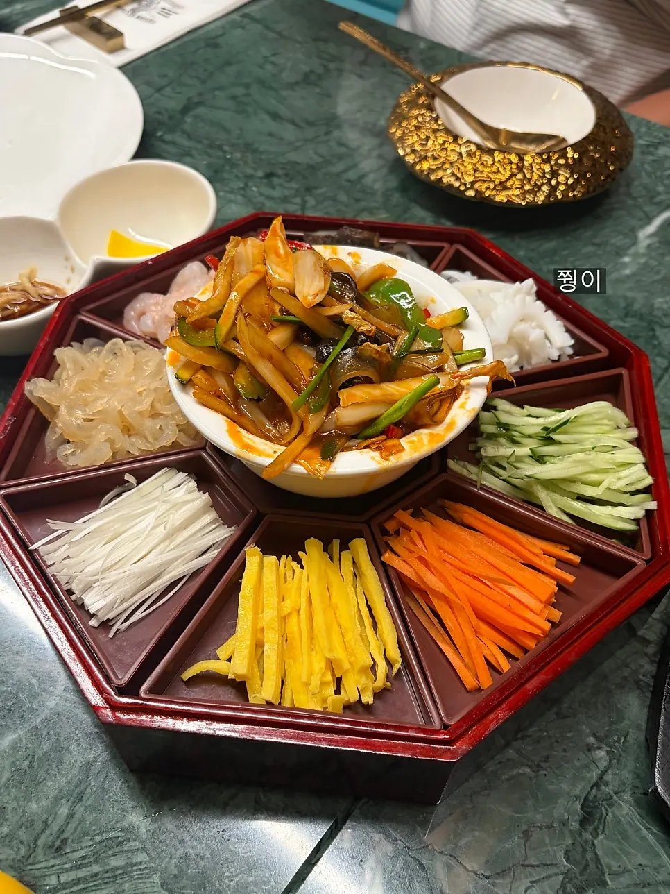 도톰한 도쿄 탕수육 단면