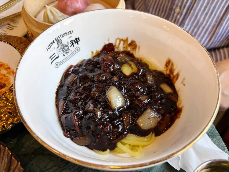 Jjajangmyeon served at the end of the course