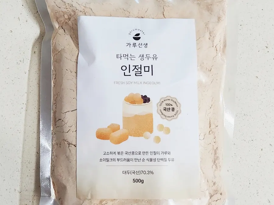 타먹는 생두유 인절미 개봉 전 봉지와 동봉된 스푼