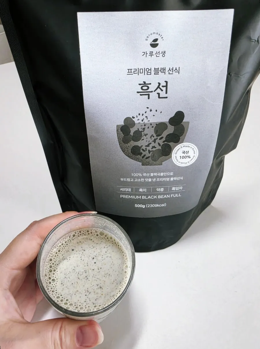 A glass of Garuseonsaeng Seoritae mixed with cold milk